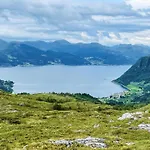 12 Person In Davik * Davik (Sogn og Fjordane)