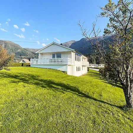 Feriehus 12 Person In Davik *