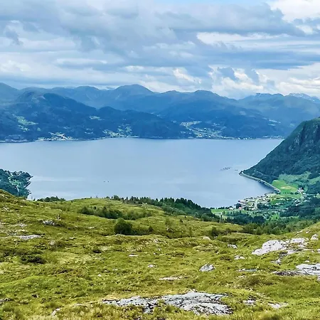 12 Person In Davik * Davik (Sogn og Fjordane)