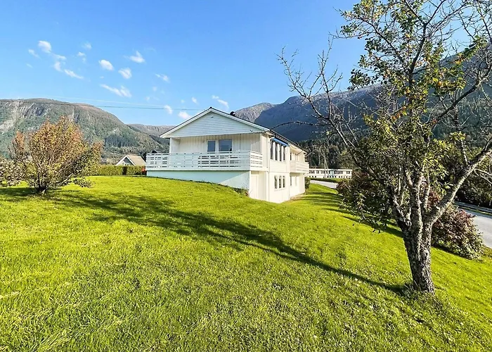 Vakantiehuis 12 Person In Davik *