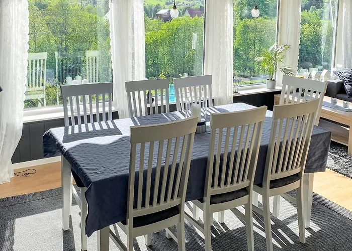 12 Person In Davik Vakantiehuis *