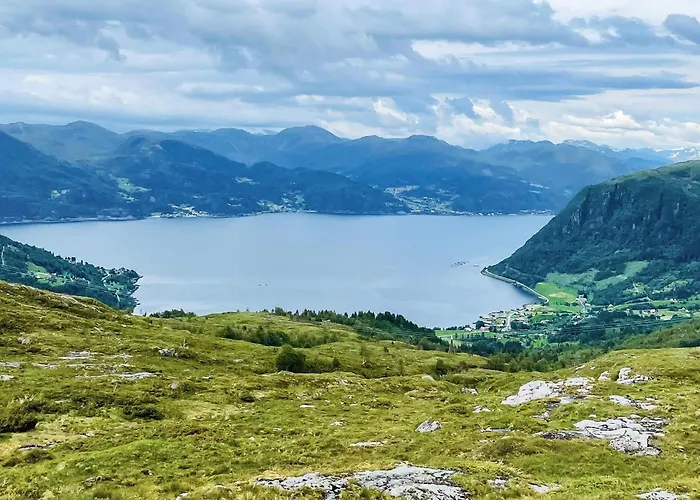 12 Person In Davik * Davik (Sogn og Fjordane)