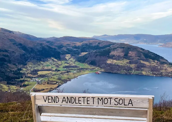 Feriehus 12 Person In Davik Davik (Sogn og Fjordane)