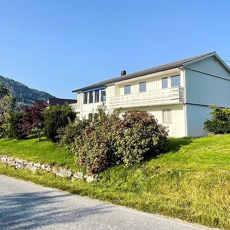 12 Person In Davik * Davik (Sogn og Fjordane)