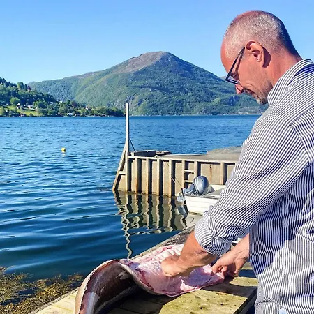 12 Person In Davik * Davik (Sogn og Fjordane)