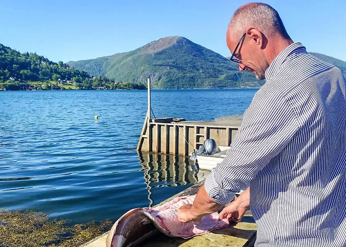 12 Person In Davik * Davik (Sogn og Fjordane)